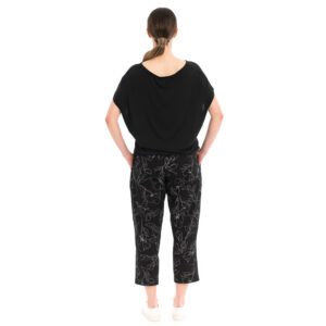 Sommerhose aus einer Baumwoll-Viskose Mischung mit Blumendruck