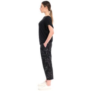 Sommerhose aus einer Baumwoll-Viskose Mischung mit Blumendruck